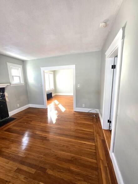 Building Photo - 98 Bradley St