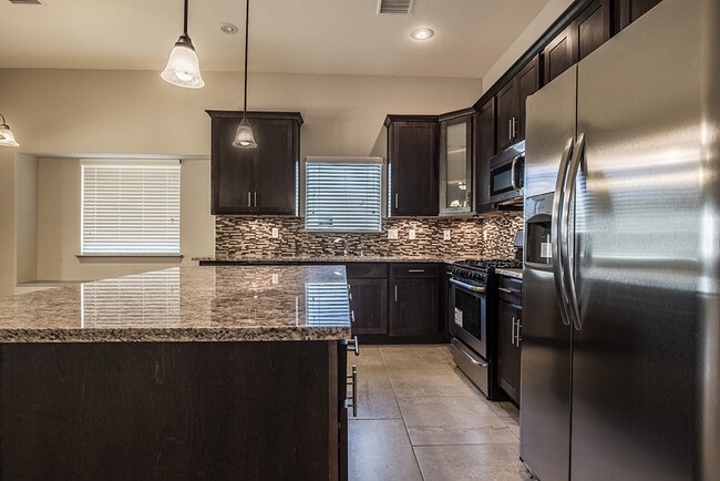 Building Photo - Stylish & Spacious Eastside Home with Stunning Modern Kitchen