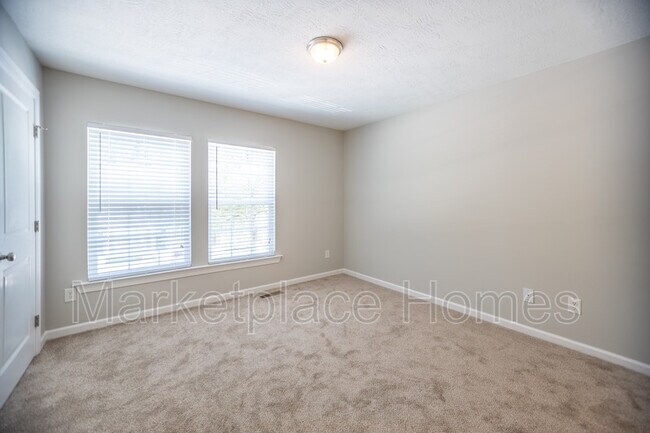 Building Photo - 207 Adderman Dr