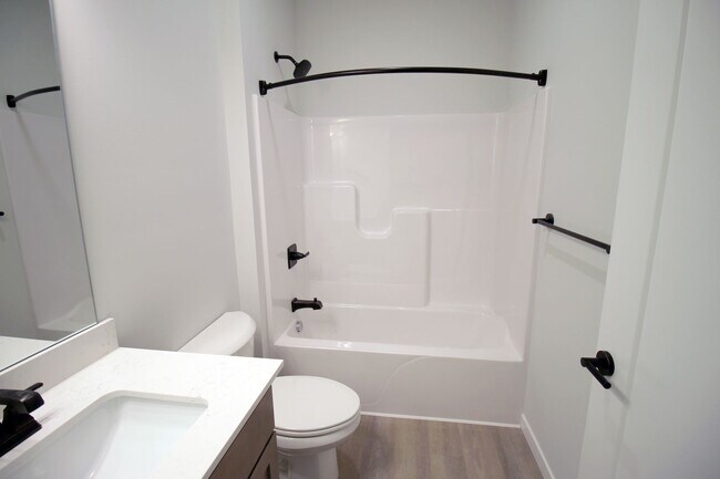 Building Photo - 2206 Rocky Ln