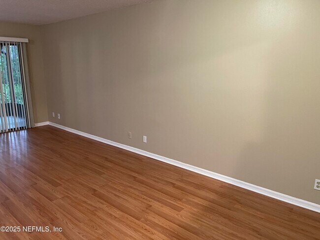 Building Photo - 7701 Baymeadows Cir W