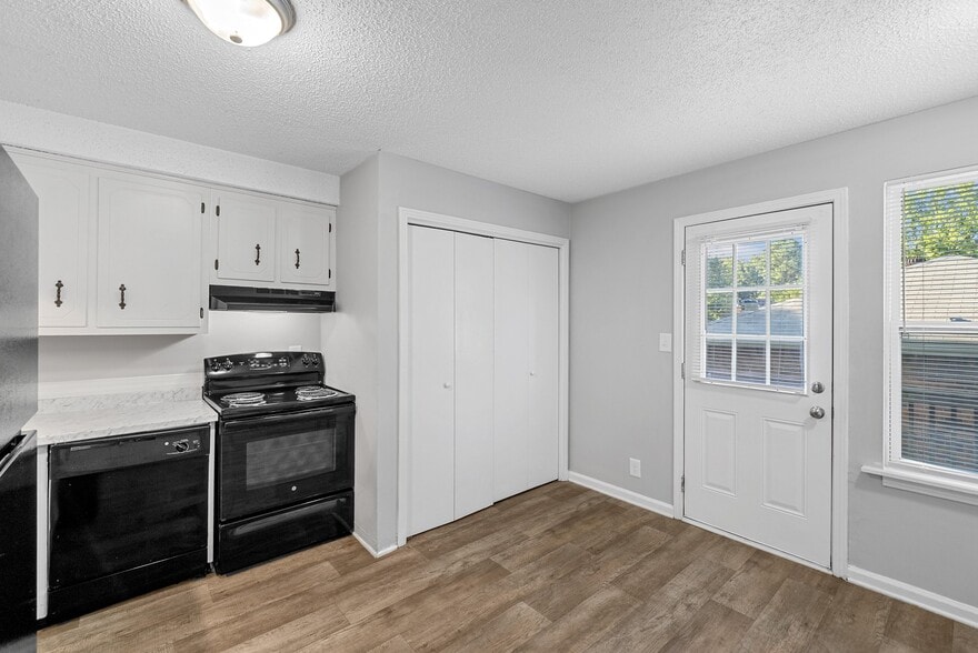 Building Photo - 813 Golf View Pl