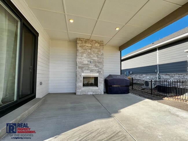 Building Photo - Gorgeous 4 bed 3 bath + Office home located on the 12th Tee of the TPC golf Course!