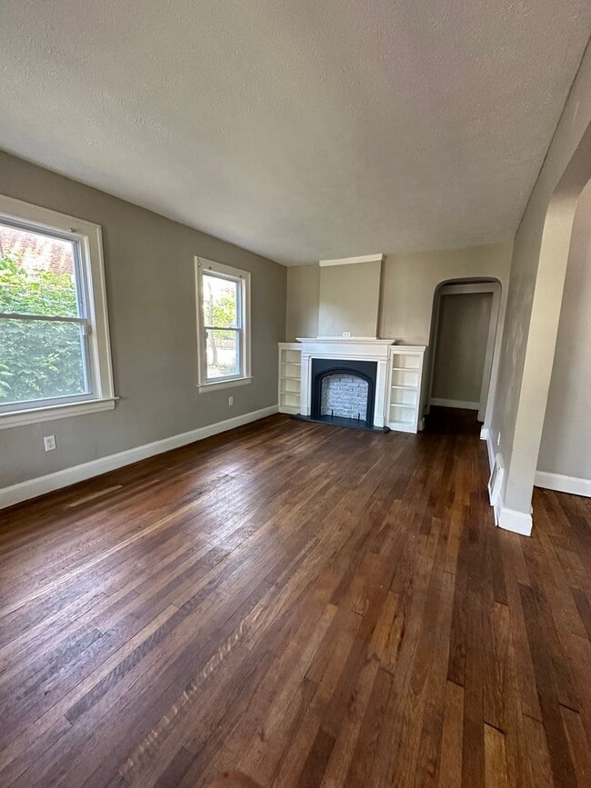 Building Photo - 3591 W 134th St