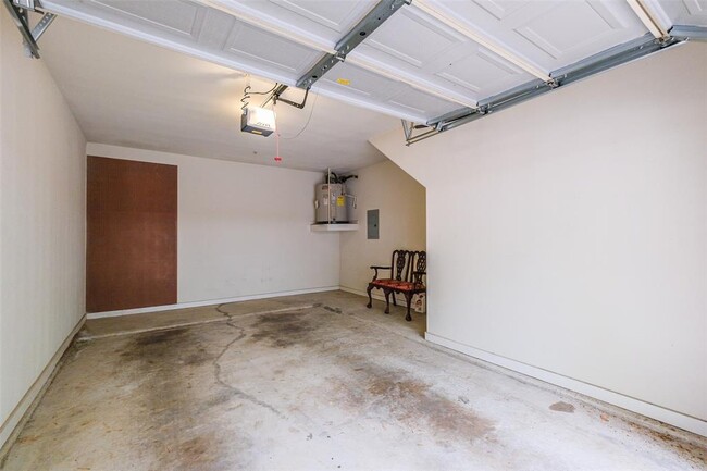 Building Photo - 9200 Westheimer Rd