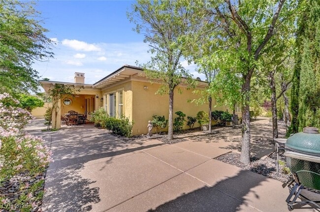 Building Photo - 209 Surtees Point St