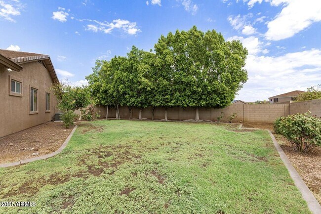 Building Photo - 1515 N Los Alamos Cir