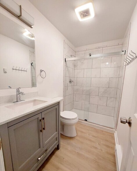 Building Photo - 586 Peachview Ln