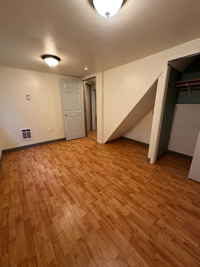 Building Photo - Cozy 2 bedroom 1 bathroom home in Everett!