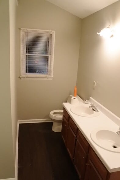 Master bathroom - double sinks - 3521 Greywood Drive