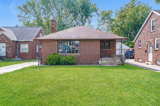 Building Photo - 150 E 272nd St