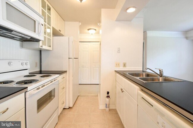 Building Photo - 102 Chesterfield Ln