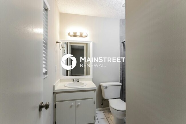 Building Photo - 3 Bedroom Pet-Friendly Home in Sarasota, FL with Main Street Renewal