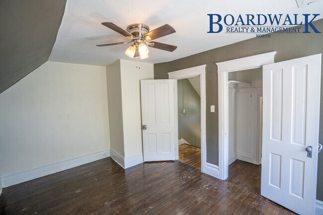 Building Photo - 4 Bedroom Victorian Single Family Home