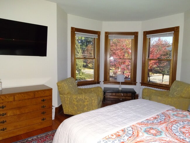 Building Photo - 101 S Main St