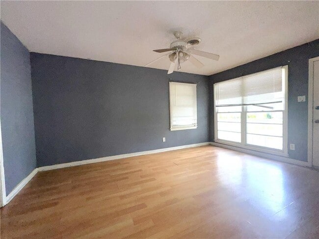 Building Photo - 654 Ynestra Dr