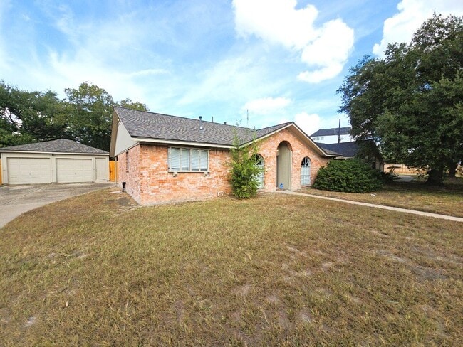 Building Photo - 3810 R V Mayfield Dr