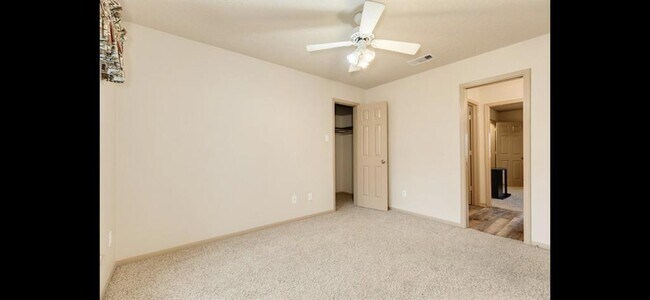 Building Photo - 112 Portulaca St