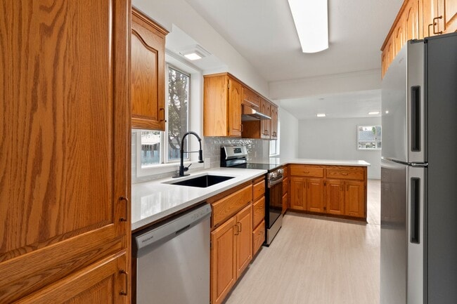 Building Photo - 2521 W Sanson Ave