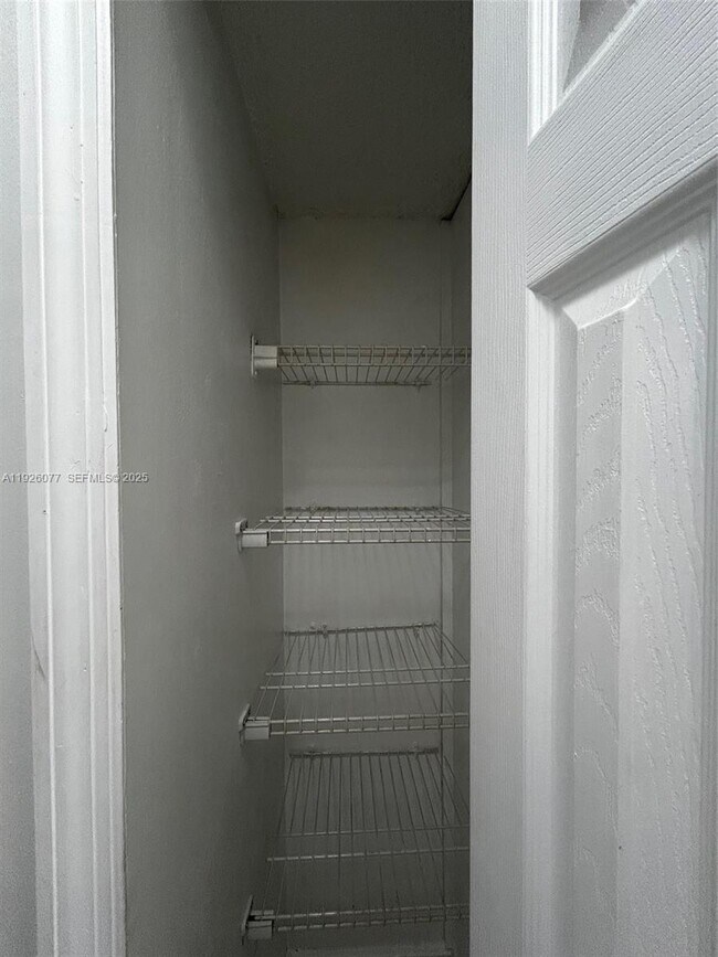 Building Photo - 14311 N Kendall Dr