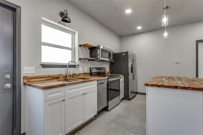 Building Photo - 12571 US-77