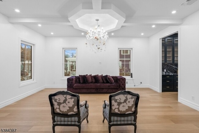 Building Photo - 472 High St