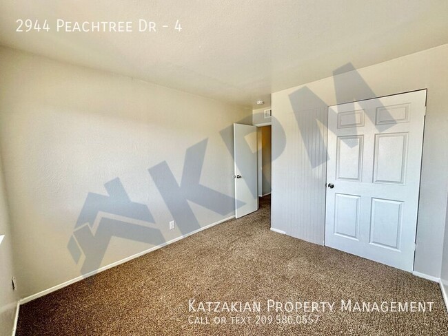 Building Photo - Upstairs 2-Bedroom 1-Bath Louis Park Estat...