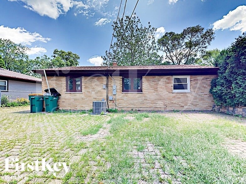 Building Photo - 254 E Wayne Pl