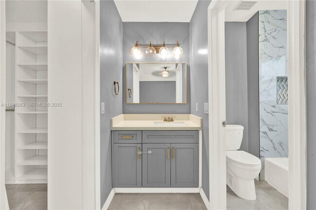 Building Photo - 1637 SE 30th St