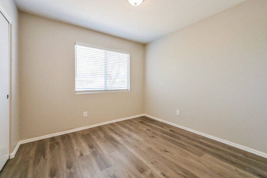 Building Photo - 1036 W Olive Ave