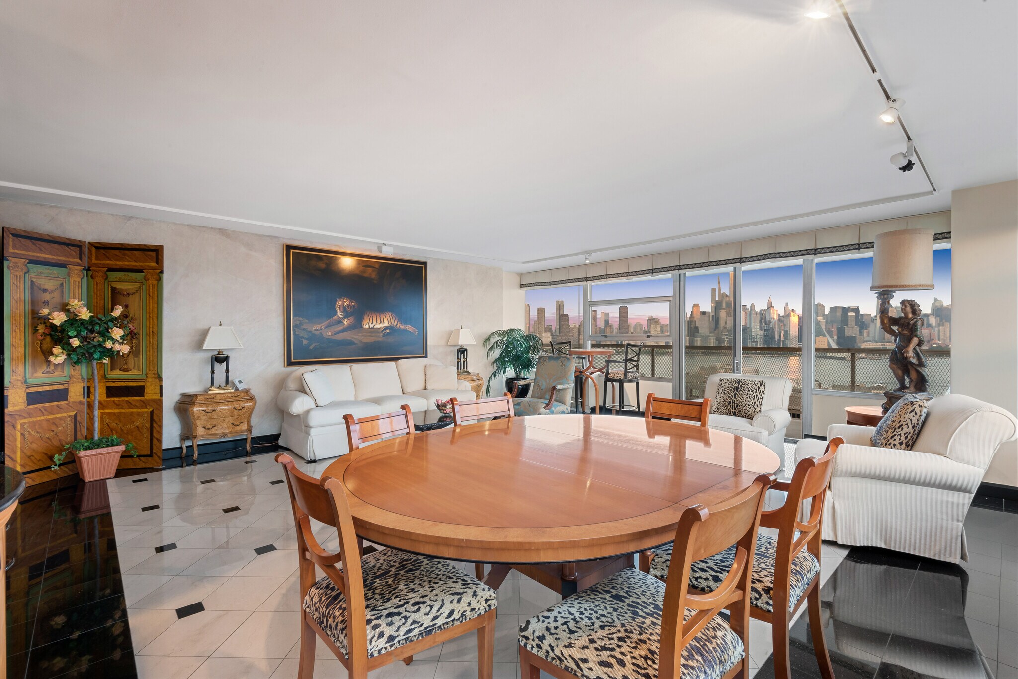 Building Photo - 6050 Boulevard E