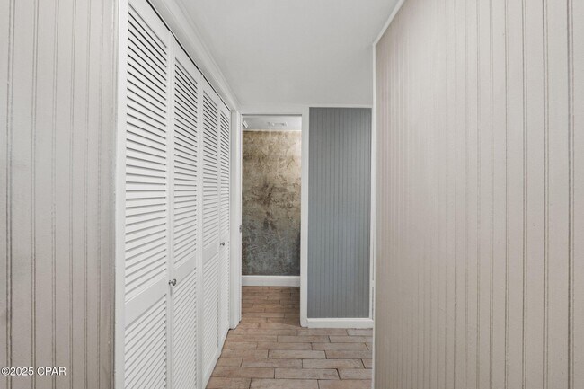 Building Photo - 6901 N Lagoon Dr