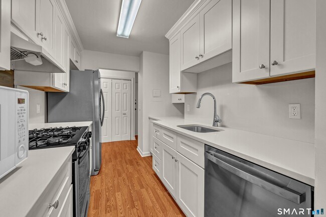 Building Photo - 57 Lawson Ln