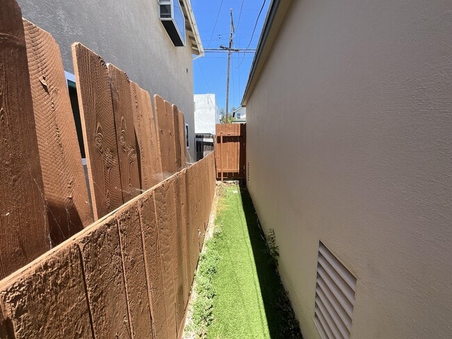 Building Photo - 1948 Reed Ave