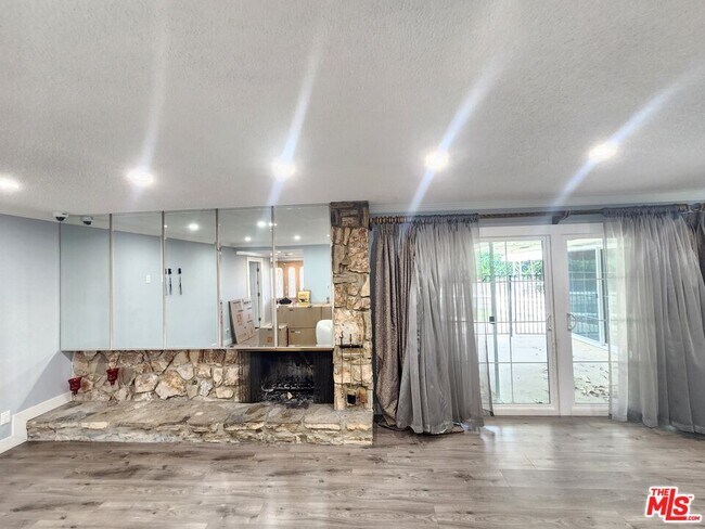 Building Photo - 11665 Babbitt Ave