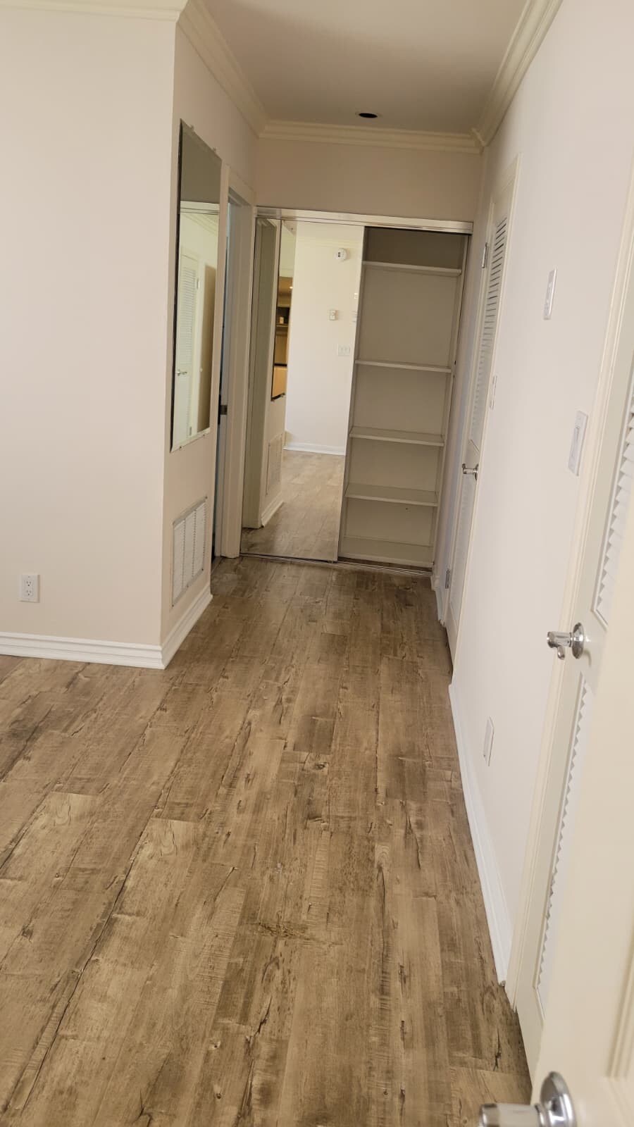 Building Photo - 4521 Colbath Ave