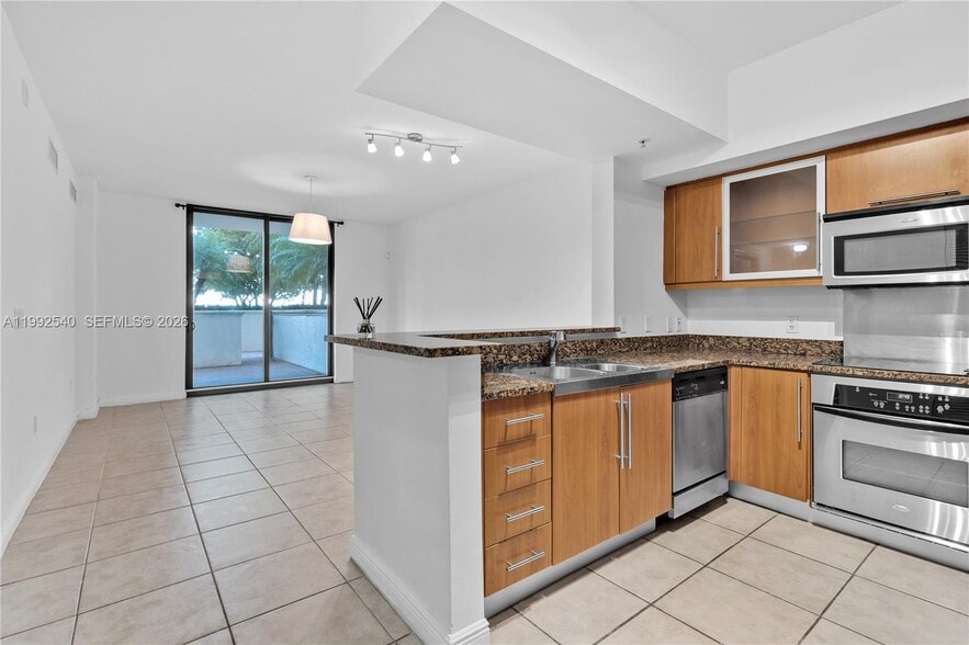 Building Photo - 888 S Douglas Rd