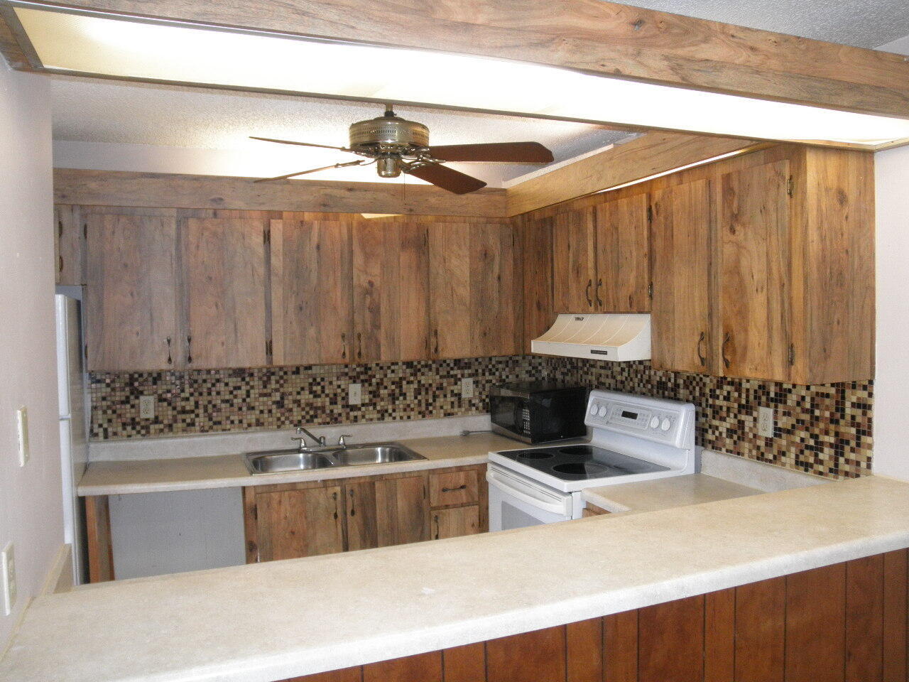 Building Photo - 571 Springdale Cir
