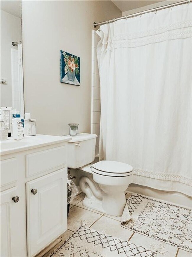 Building Photo - 410