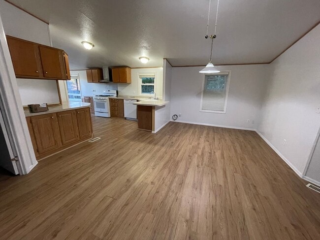 Building Photo - Lakebay 3 Bedroom Available Now, Fenced Yard & More! $500 Move in Bonus!