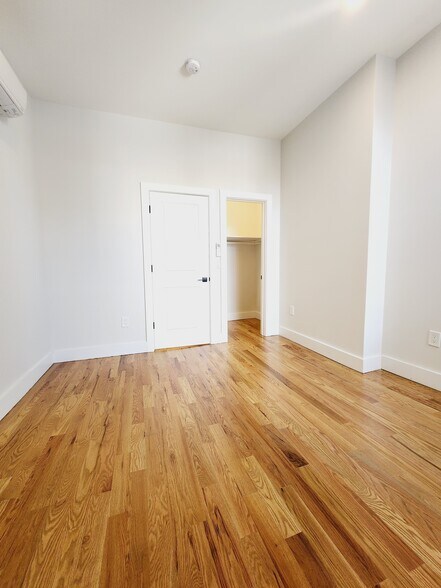 282 Baldwin Ave 2L - 272 Baldwin Ave