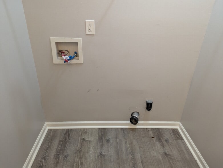 Building Photo - 47 Summer Oaks Dr