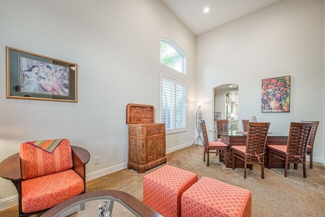 Building Photo - Spacious Home on Oversized Lot with Pool and Solar!