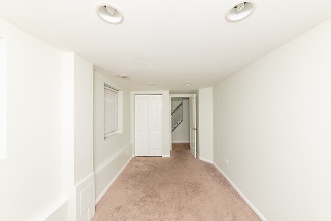 Building Photo - 712 N Willard Ct