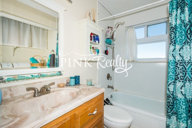 Building Photo - 1890 Chamberlin S