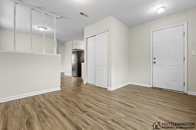 Building Photo - 3966 Northampton Dr