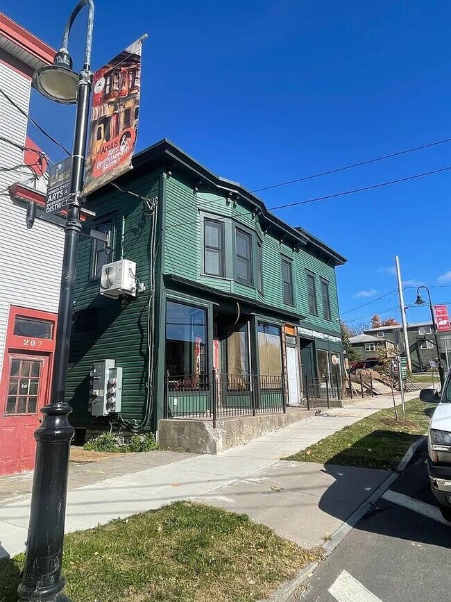 Building Photo - Available Newly Renovated 2 Bedroom and 1....