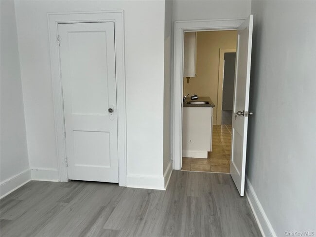 Building Photo - 5-14 College Pl