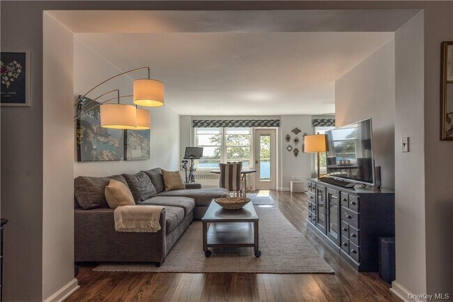 Building Photo - 21 Fairview Ave