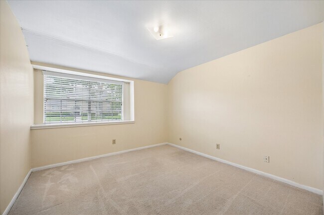 Building Photo - 11926 Waldemar Dr